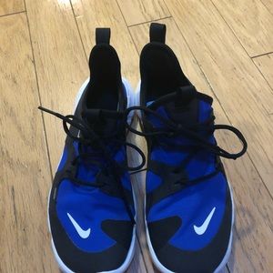 Boys Nike sneakers size 3.5